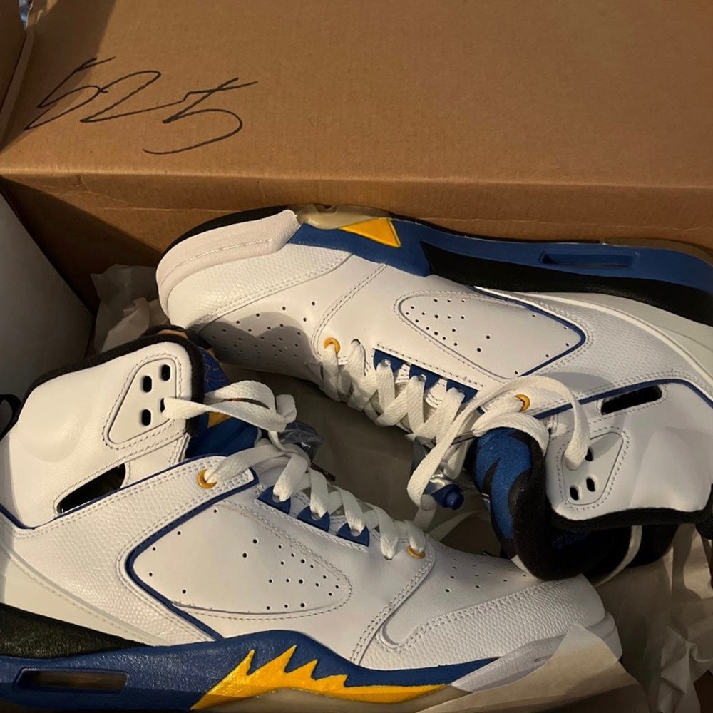 Brand new jordan Sixty plus 
Men size 9.5
Brand new 
In box